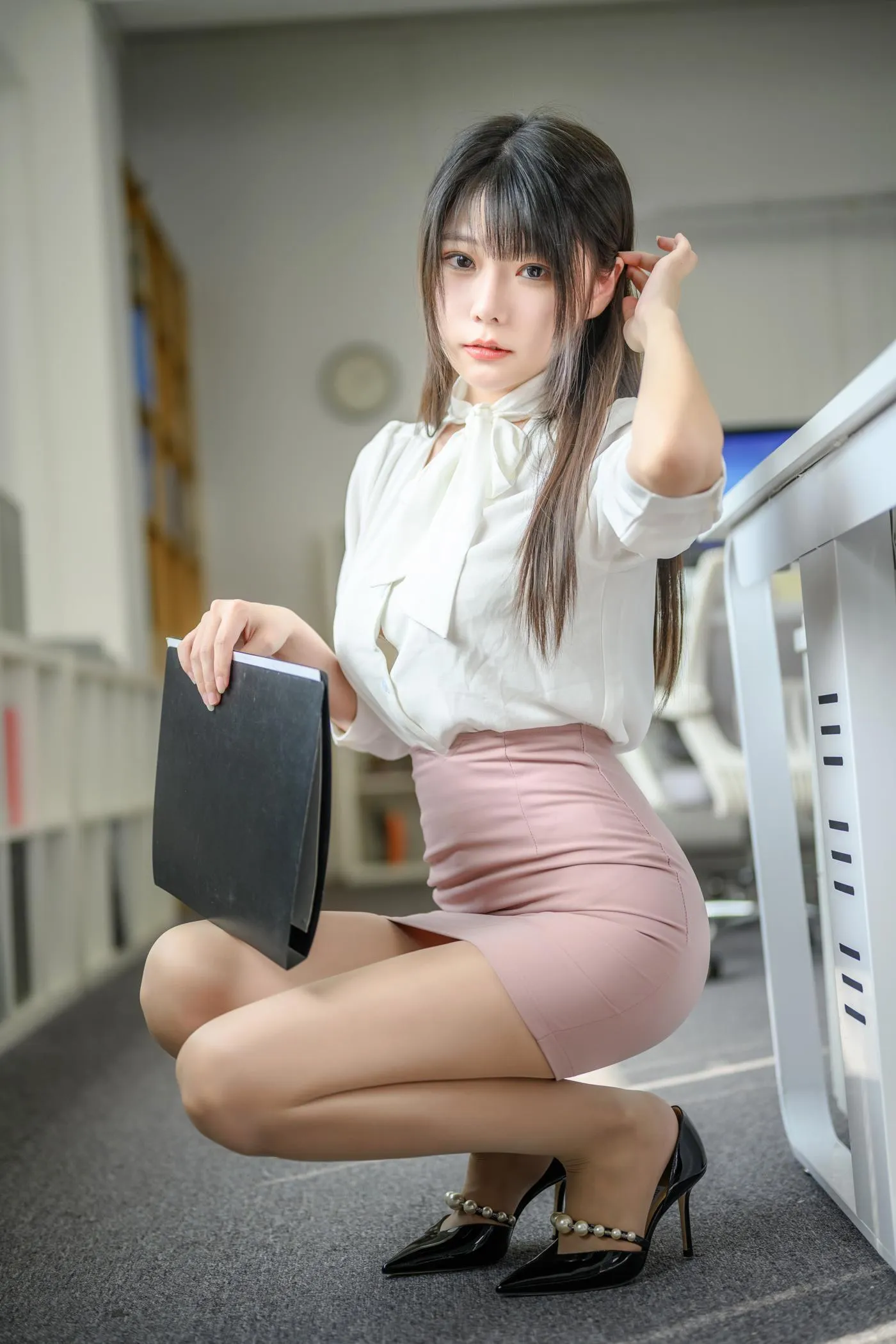 香草喵露露 – NO.52 忙露的职场 粉白裙子 [40P]插图3
